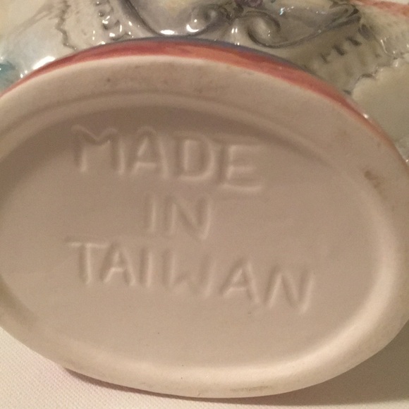 Rare Taiwan floral double handled vases - Picture 6 of 8